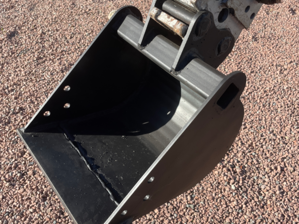 Godet sur mesure pour mini-pelle largeurs 200 à 800 mm