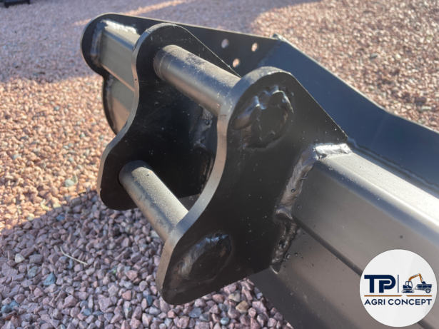 Godet rigole pour mini-pelles 800 kg et 1 Tonne pour drainage et nivelage