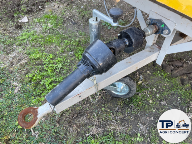 Remorque épandeur pour mini-agri, maraîchage et micro-agri pour épandage de compost ou fumier naturel