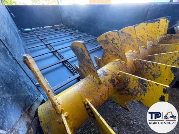 Remorque épandeur pour mini-agri, maraîchage et micro-agri pour épandage de compost ou fumier naturel